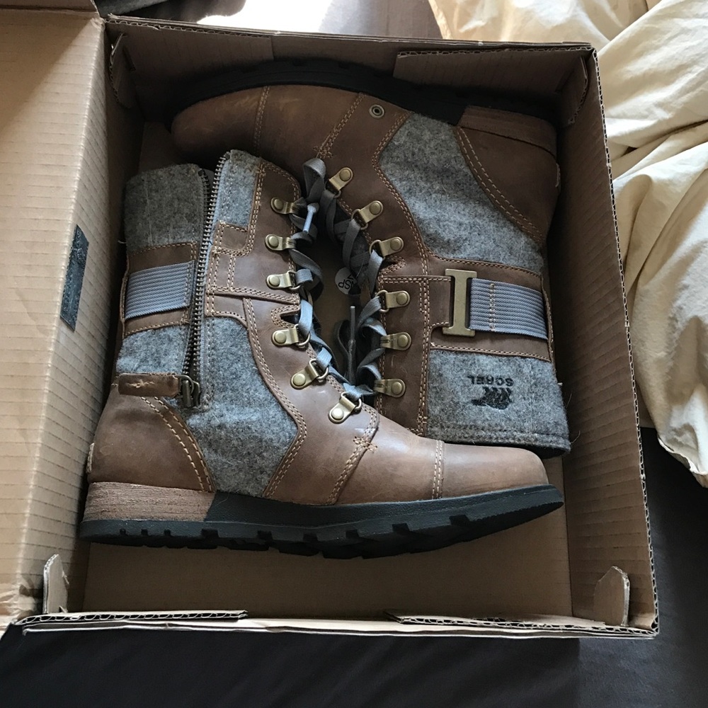 Sorel Major Carly combat boots