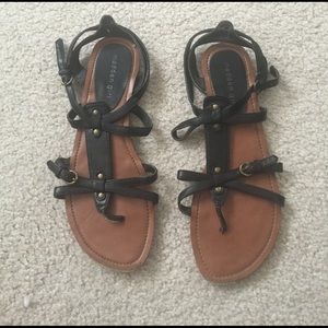 Flat sandals