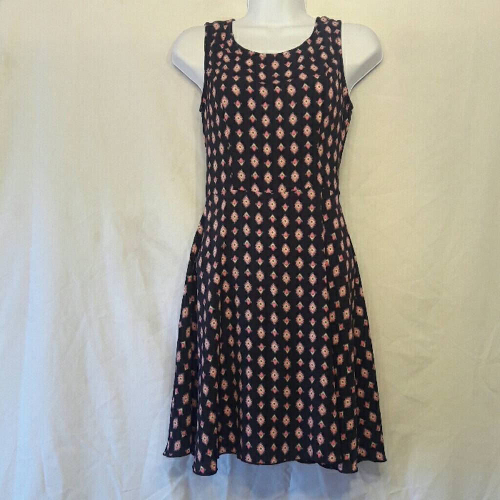 Diiamond patterned print dress.
