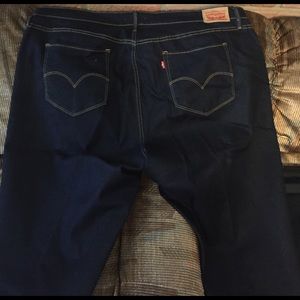 Dark blue Levi's, 24W