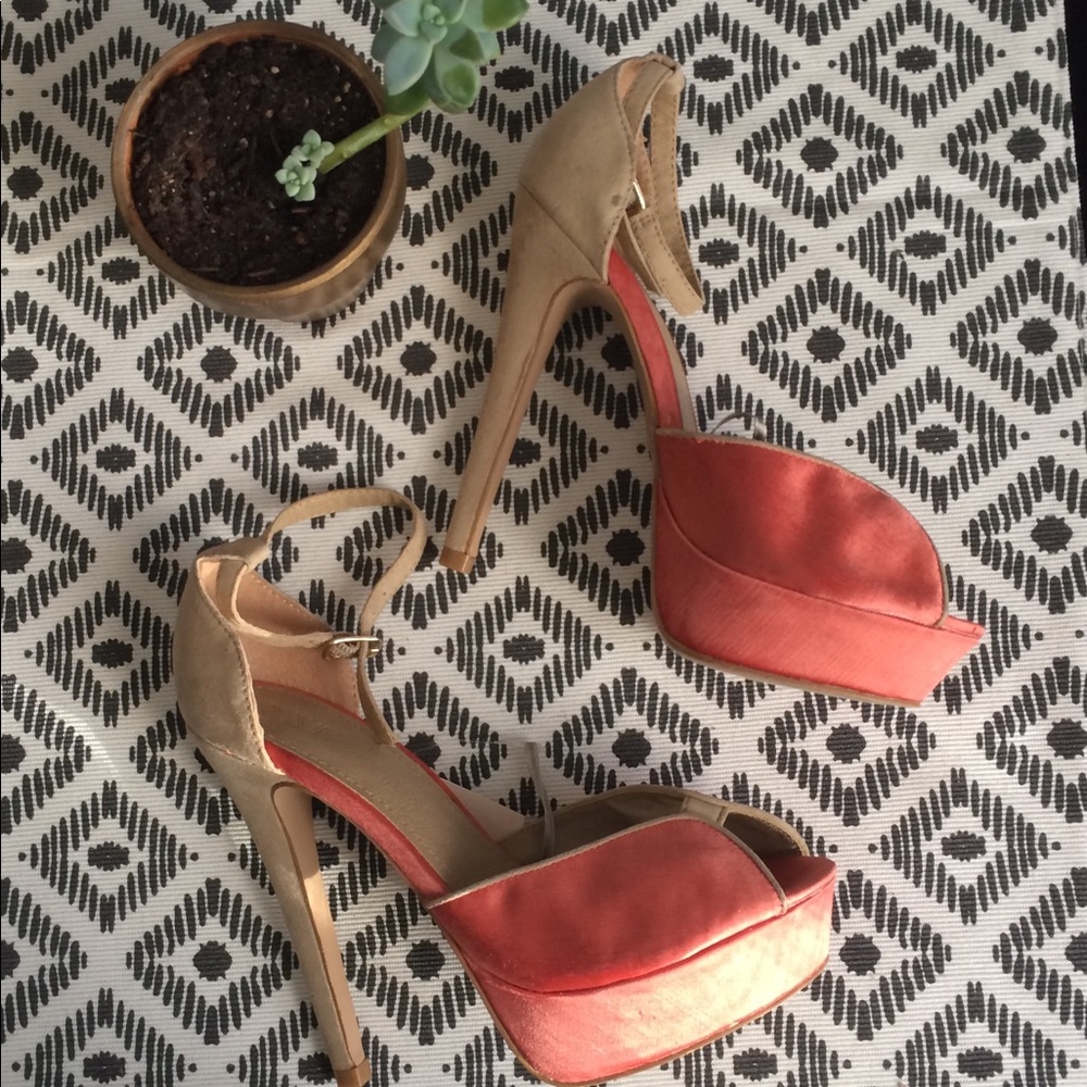 NWT Nude & Peach Heels