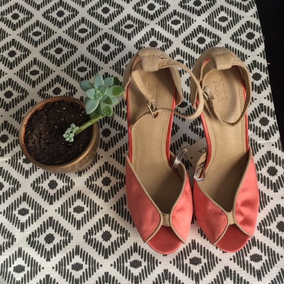 NWT Nude & Peach Heels - Picture 2 of 5