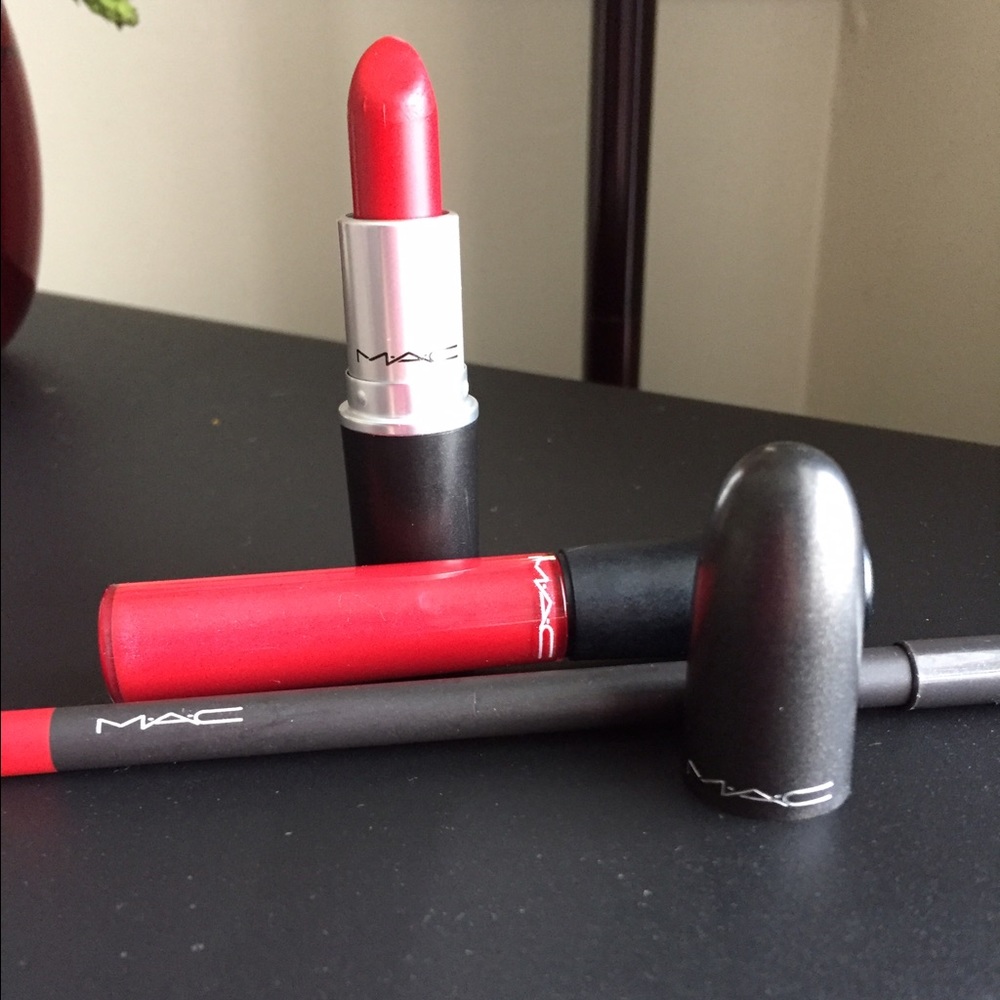 MAC lip bundle - lipstick, lip liner & lip gloss