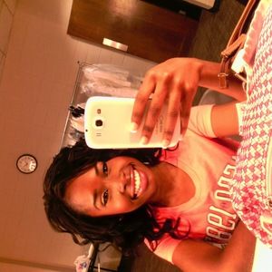 Meet your Posher, Dominique