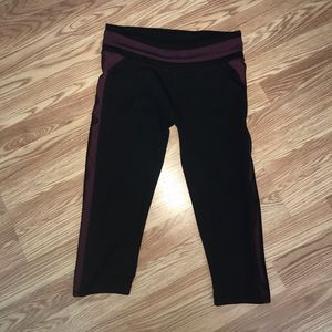 Fabletics cropped black/maroon workout leggings