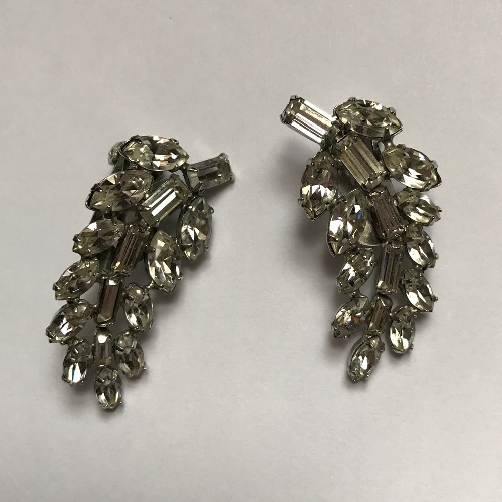 Vintage rhinestone clip on earrings ✨