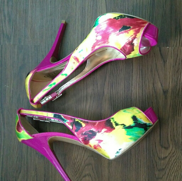 Sping peep toe heels by Guess - Picture 2 of 4