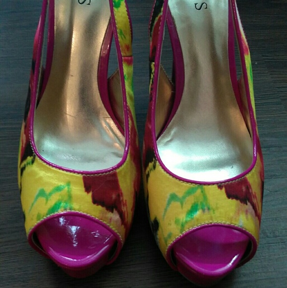 Sping peep toe heels by Guess - Picture 4 of 4