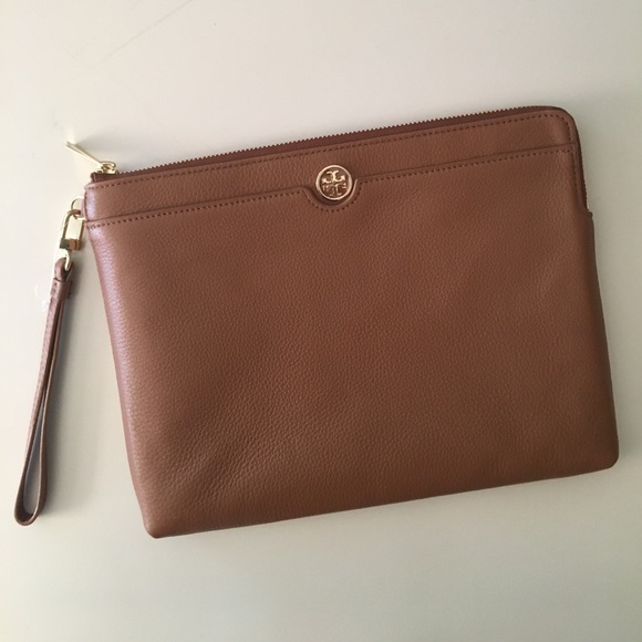 Tory Burch Handbags - SALE💕Tory Burch Landon Zip Clutch/Pouch