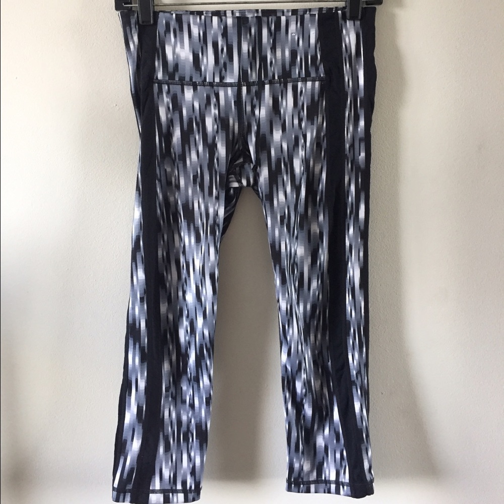 💞 SOLD💞 Gap Fit Cropped Workout Leggings