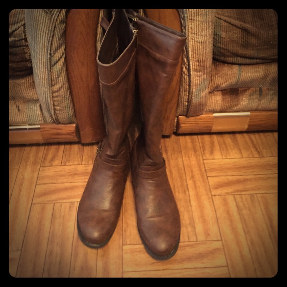 Brown boots, 12W