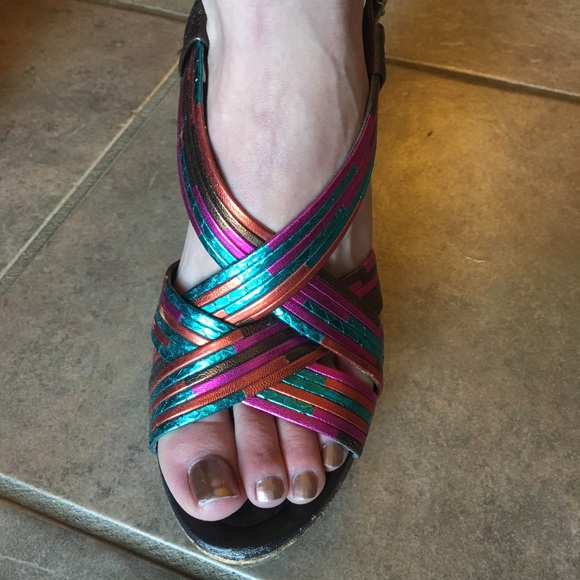 DONALD J. PLINER MULTI COLOR WEDGES SIZE 8. - Picture 3 of 7