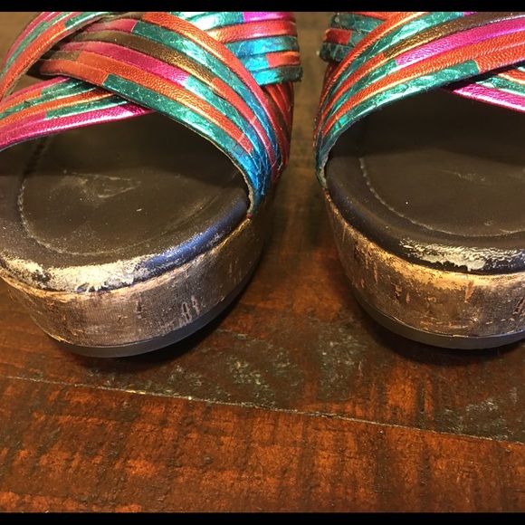 DONALD J. PLINER MULTI COLOR WEDGES SIZE 8. - Picture 6 of 7