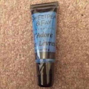 Sweet pea & Faye liquid lipstick in yeti