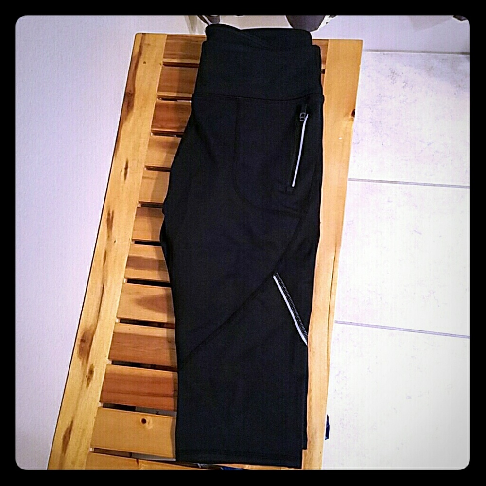 Fabletics Black crops