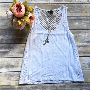 💚 Banana Republic Linen & Lace Tank