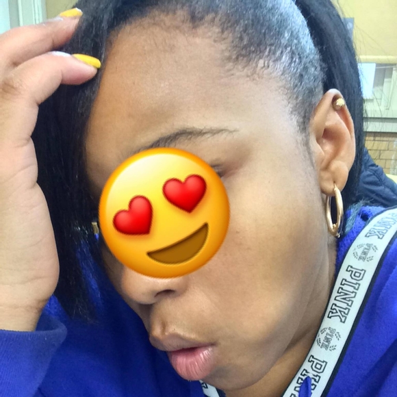 Meet your Posher, Amina - Picture 1 of 1