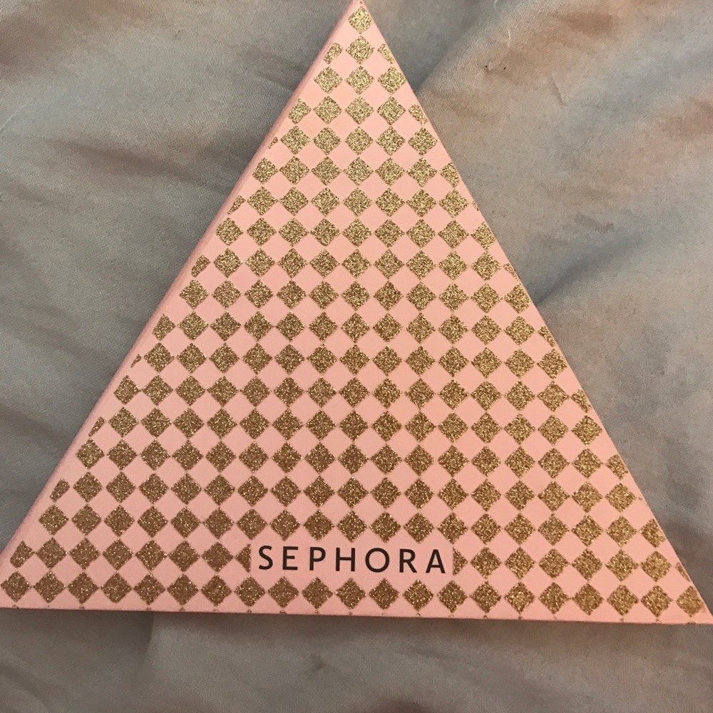 Selling this Sephora pallet. Only ever swatched