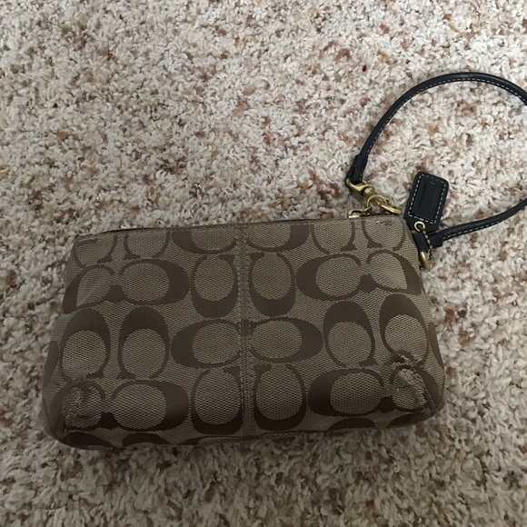 Coach wristlet - Picture 3 of 5