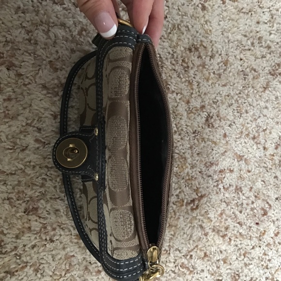 Coach wristlet - Picture 4 of 5
