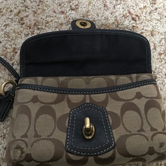 Coach wristlet - Picture 5 of 5