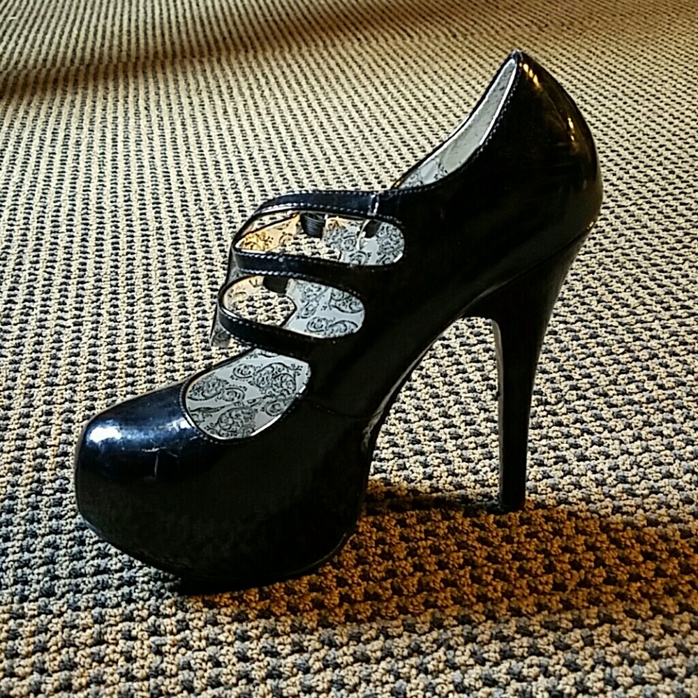 SIZE 8 BORDELLOS