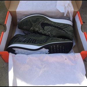 Nike flyknits racers "rough green"