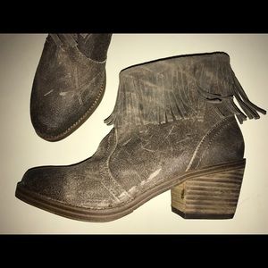 Steve Madden Fringe Ankle Boots Distressed 6.5