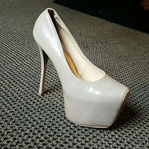 SIZE 8 HEELS
