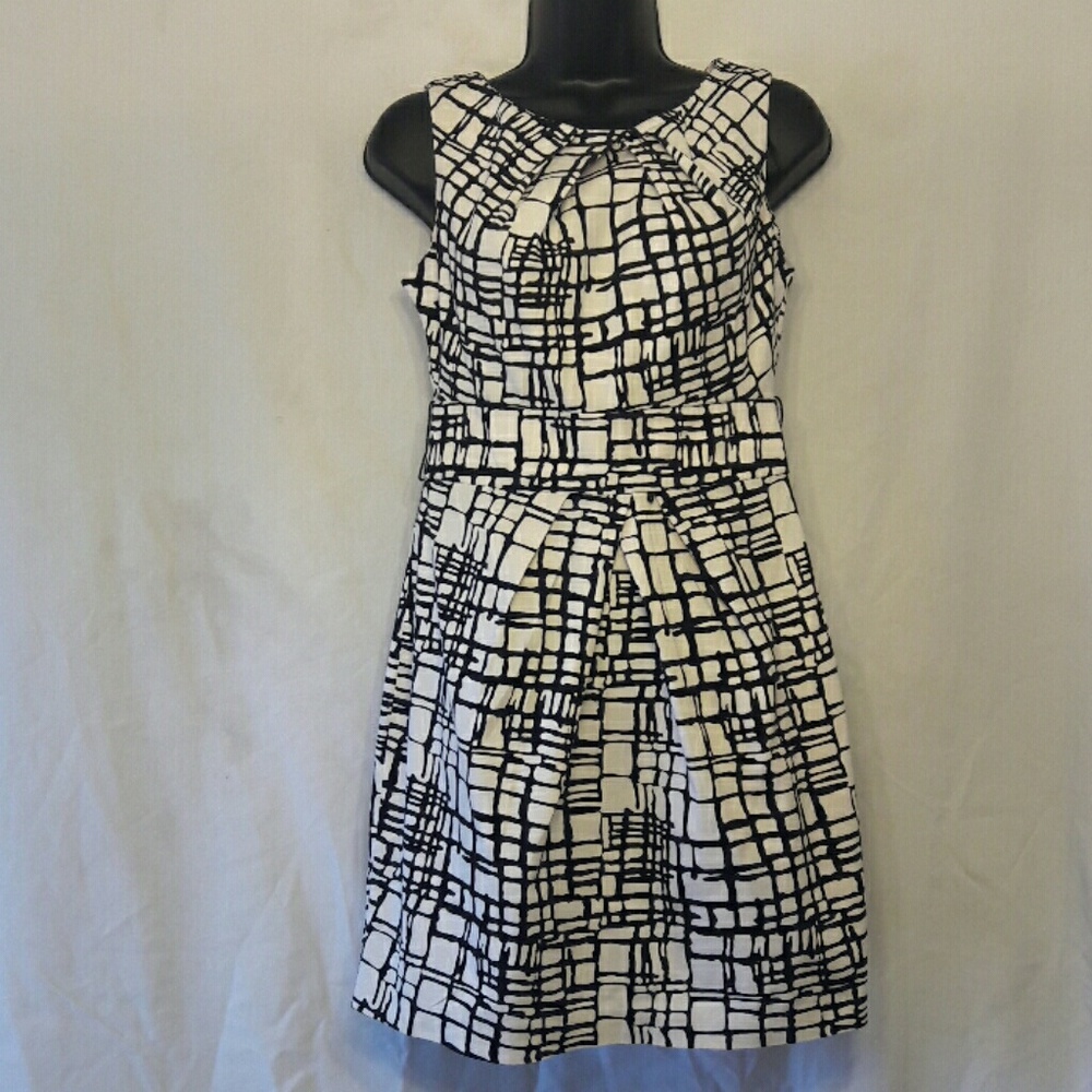 Black and white patterned dress