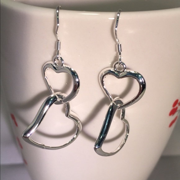 Jewelry - 🆕 925 silver dangle heart pierced earring
