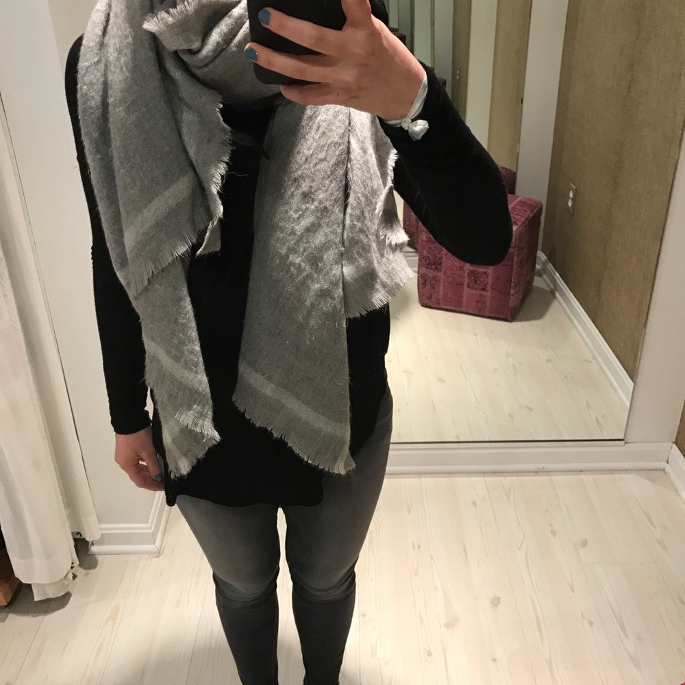 Zara Oversize Grey Scarf