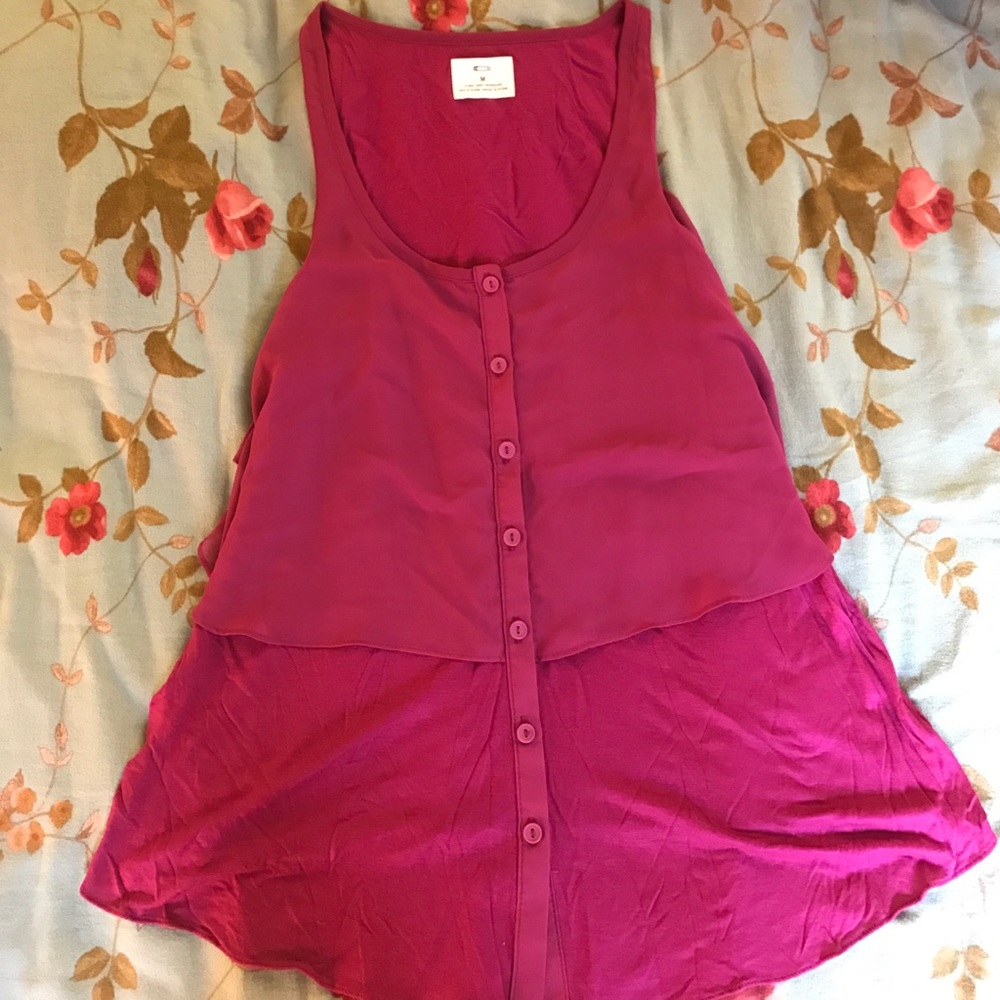 Classy burgundy buttoned sleeveless top