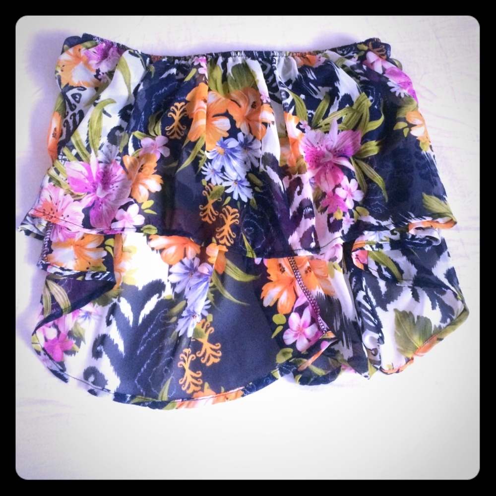 🌸NWOT Strapless Crop Top🌸