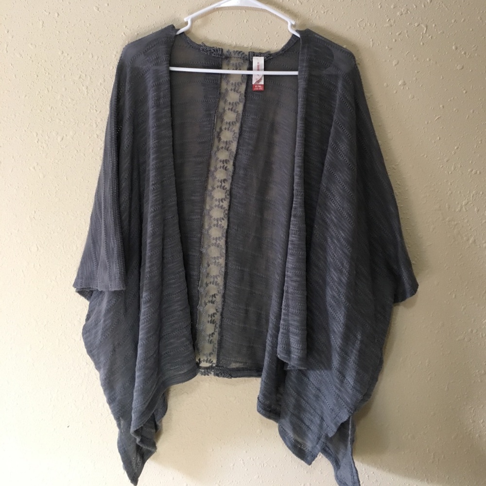 **** SOLD **** Gray Top