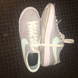Nike grey turquoise shoes