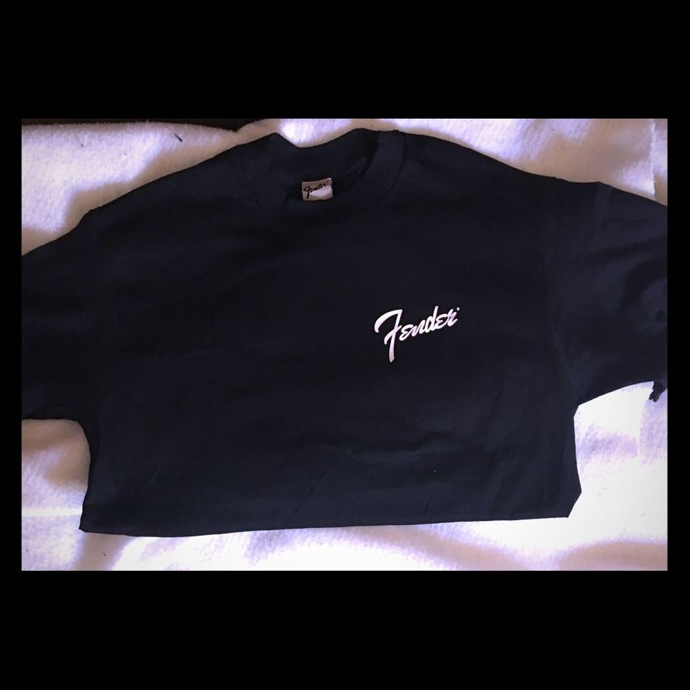 FENDER TEE