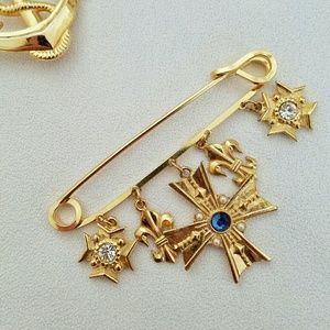 Fleur-de-lis Royal Charms Gold Toned Brooch Pin