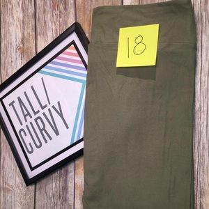 LulaRoe Army Green TC leggings.