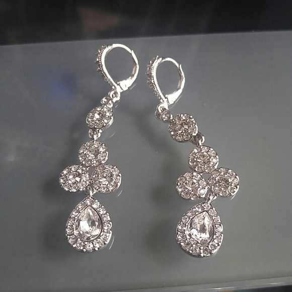 Givenchy Jewelry - 🆕Givenchy Crystal Drop Earrings