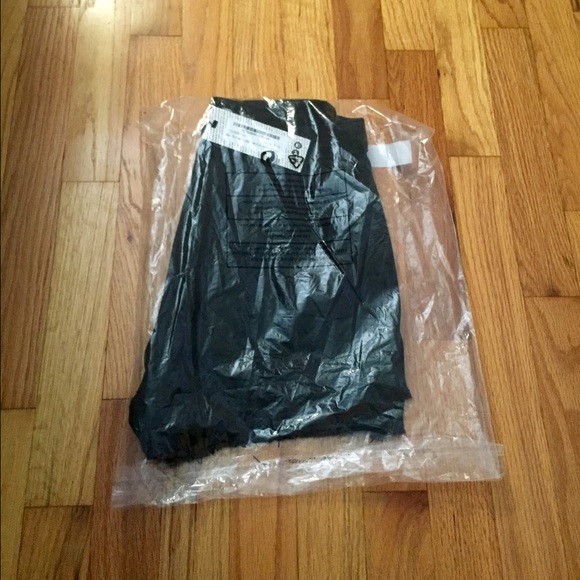 Jessie James Decker Boohoo Distressed Shorts NWT - Picture 3 of 4