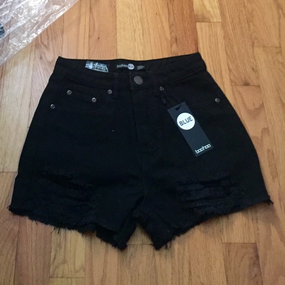 Jessie James Decker Boohoo Distressed Shorts NWT - Picture 4 of 4