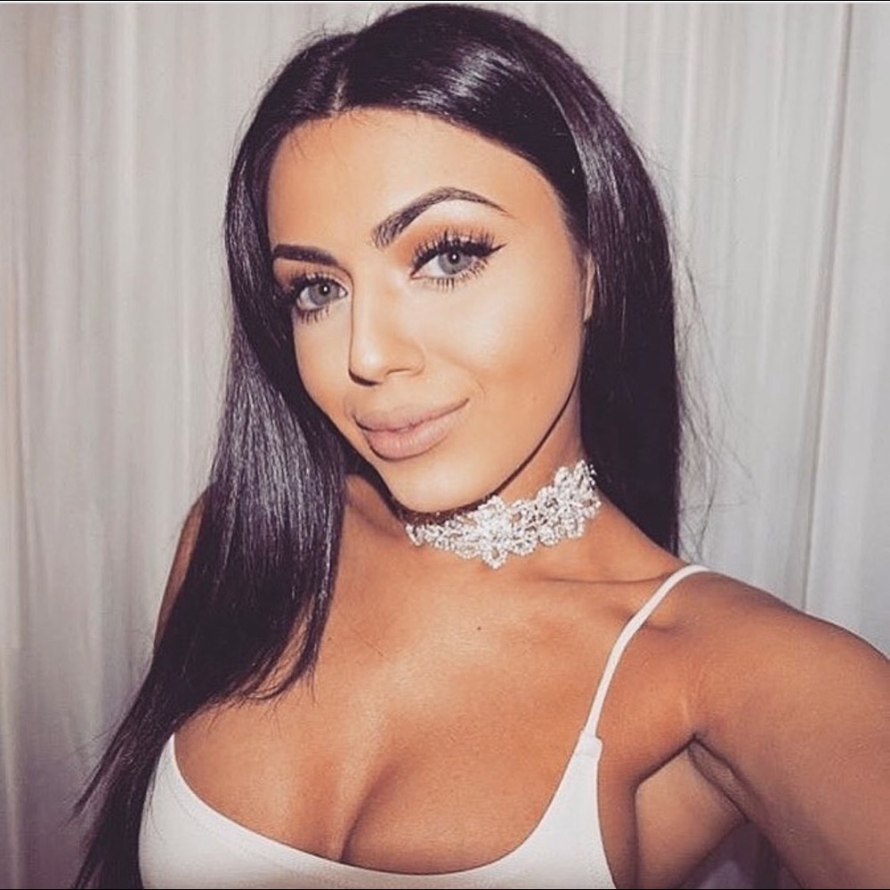 Kylie Luxe Flower Crystal Rhinestone Choker - Picture 2 of 8