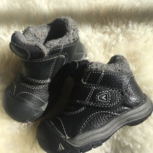 Keen Kootenay black leather boots