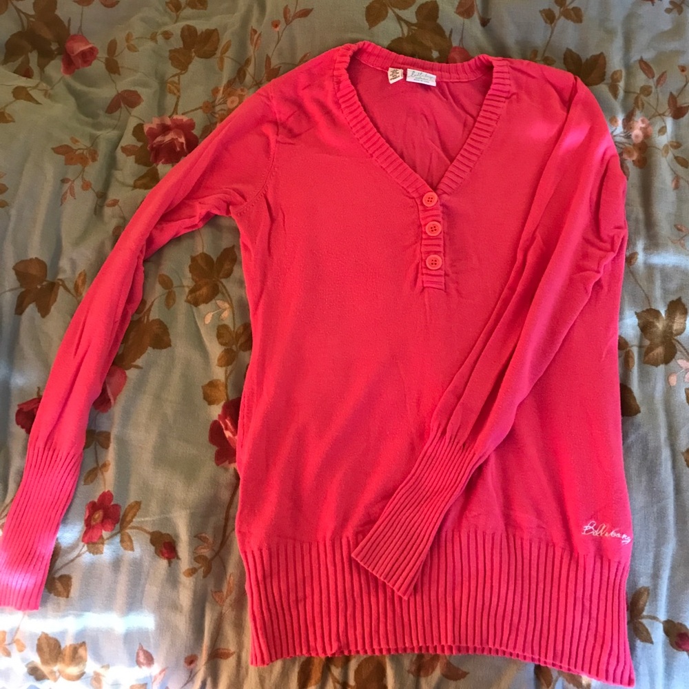 Adorable fitted pink sweater with three buttons