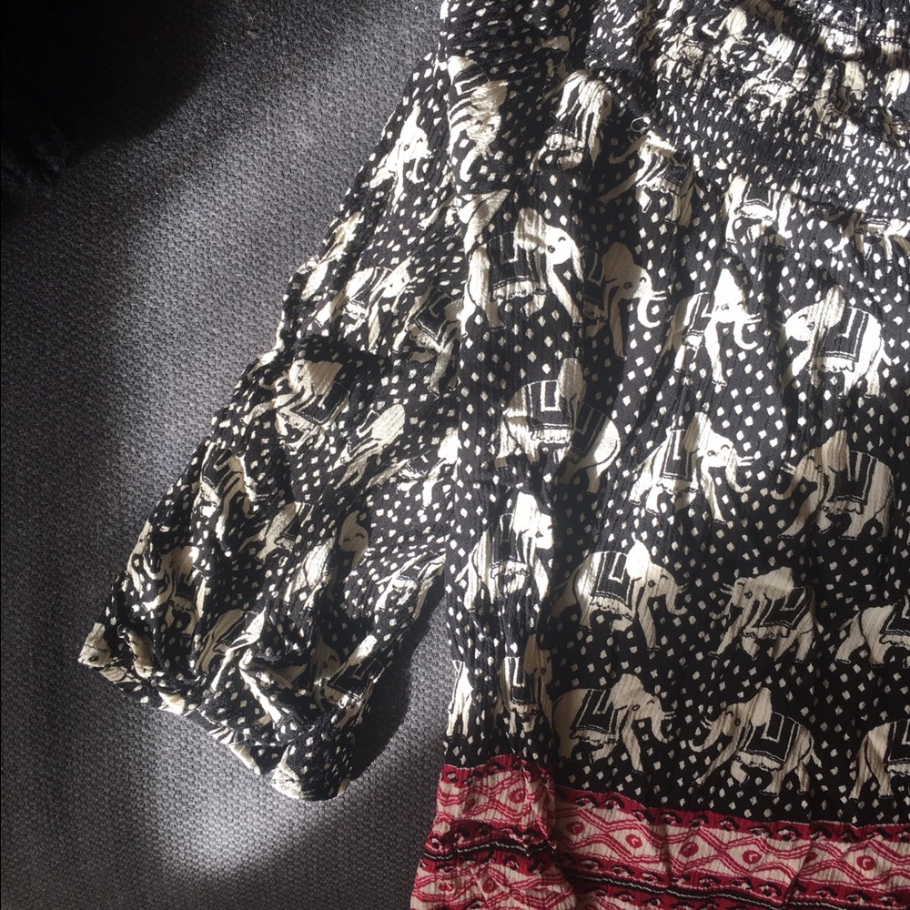 🐘🐘BØҤØ print off-shoulder top! 🐘🐘