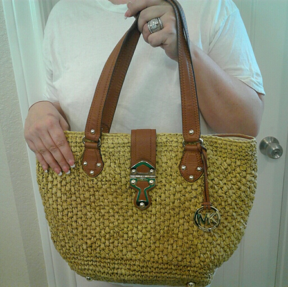 FINAL 20% taken off!!!!!    Michael Kors purse