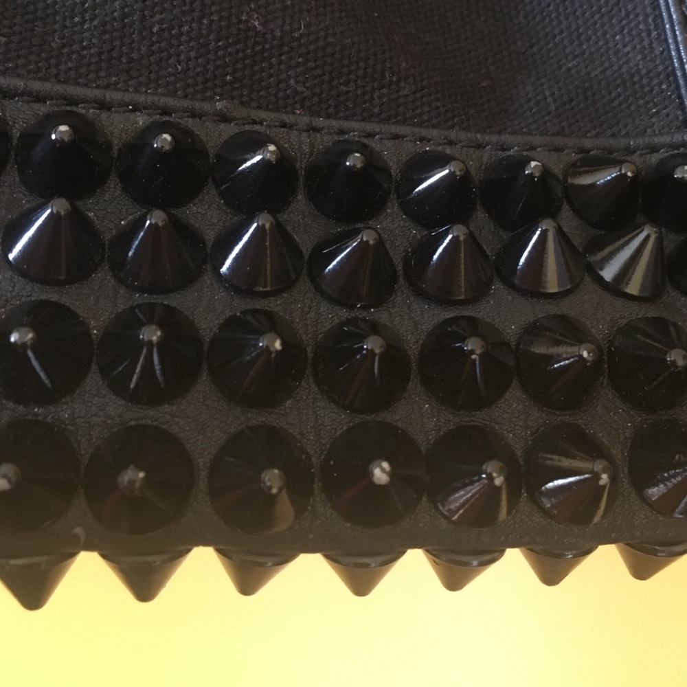 🏦so cool🏦 studded canvas doctor bag!