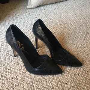 Alice and Olivia black pumps