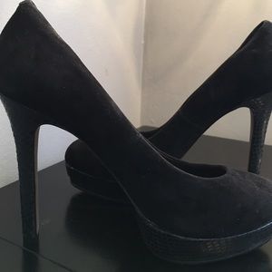 Vince Camuto suede platform pumps